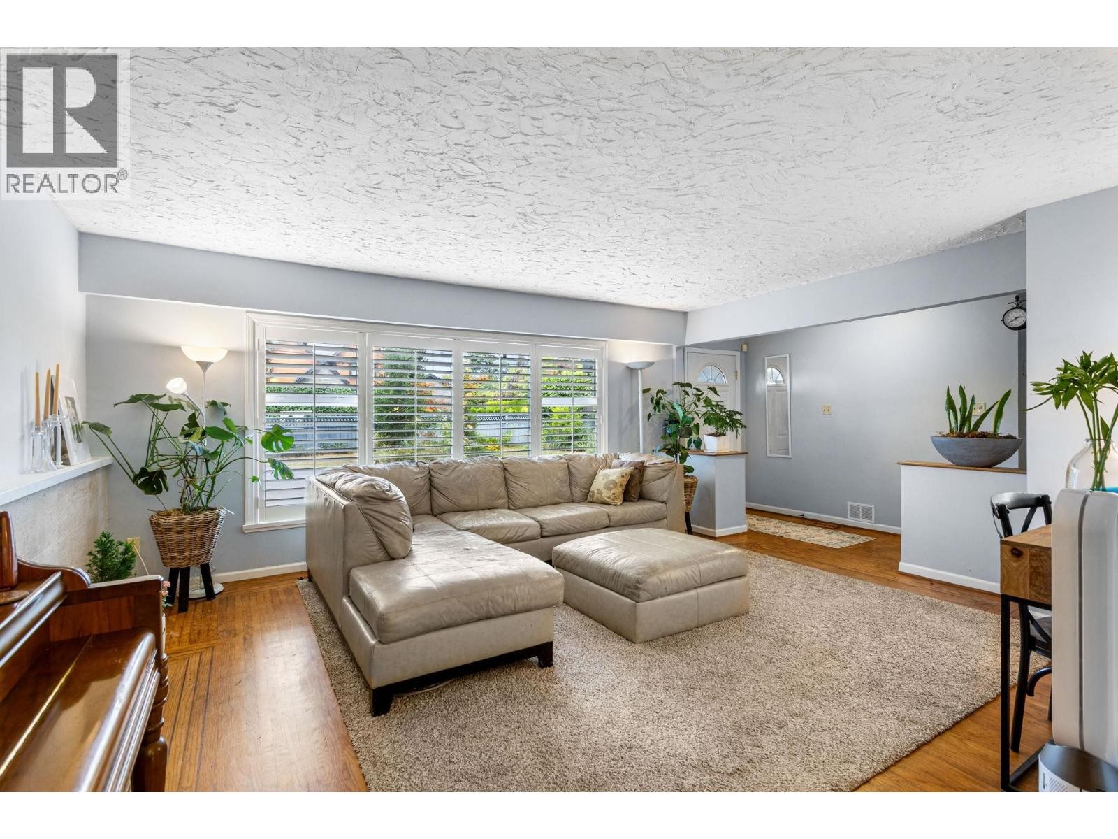 












3020 THORNCLIFFE DRIVE

,
North Vancouver,




British Columbia
V7R2T1

