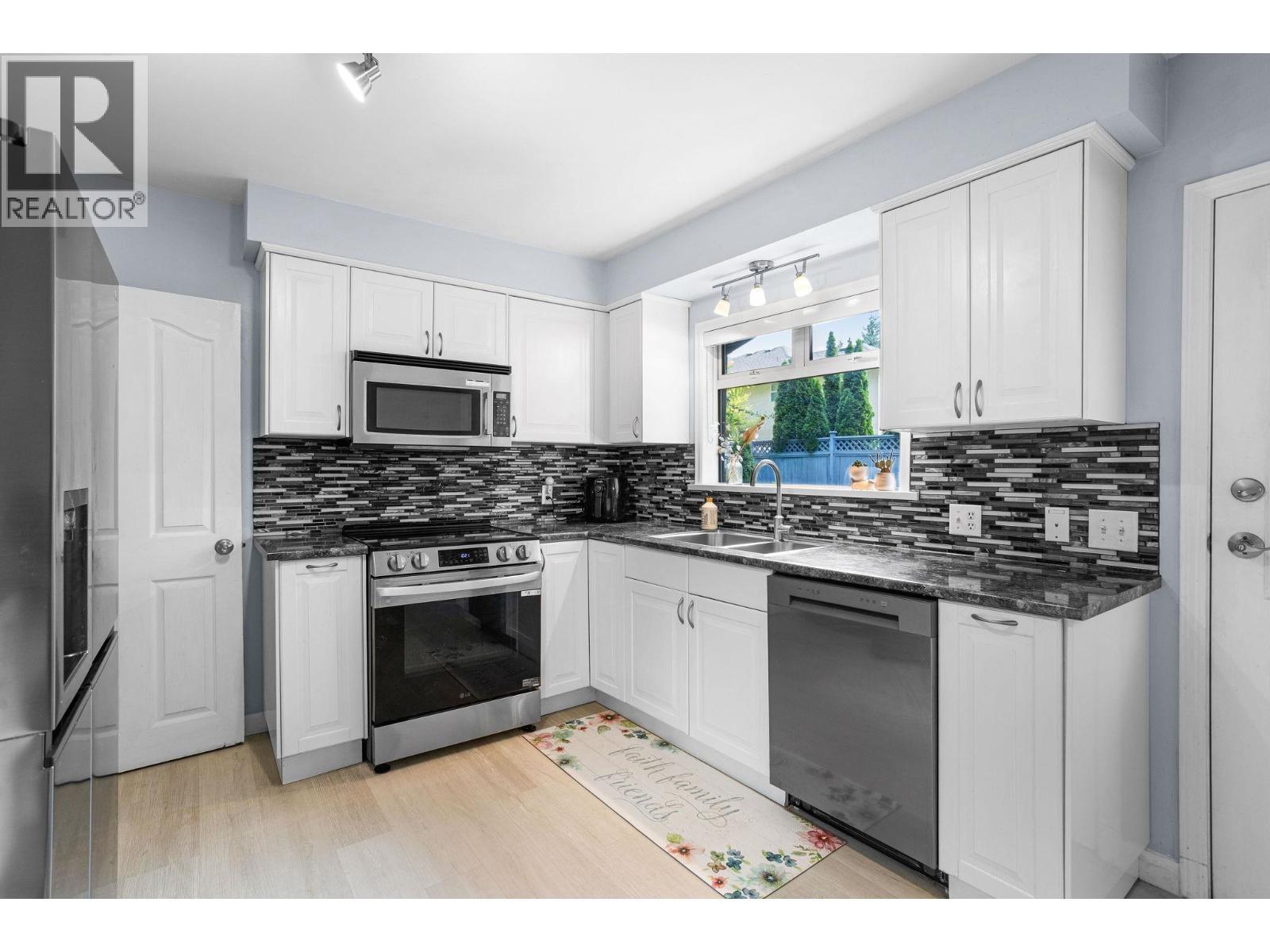 












3020 THORNCLIFFE DRIVE

,
North Vancouver,




British Columbia
V7R2T1

