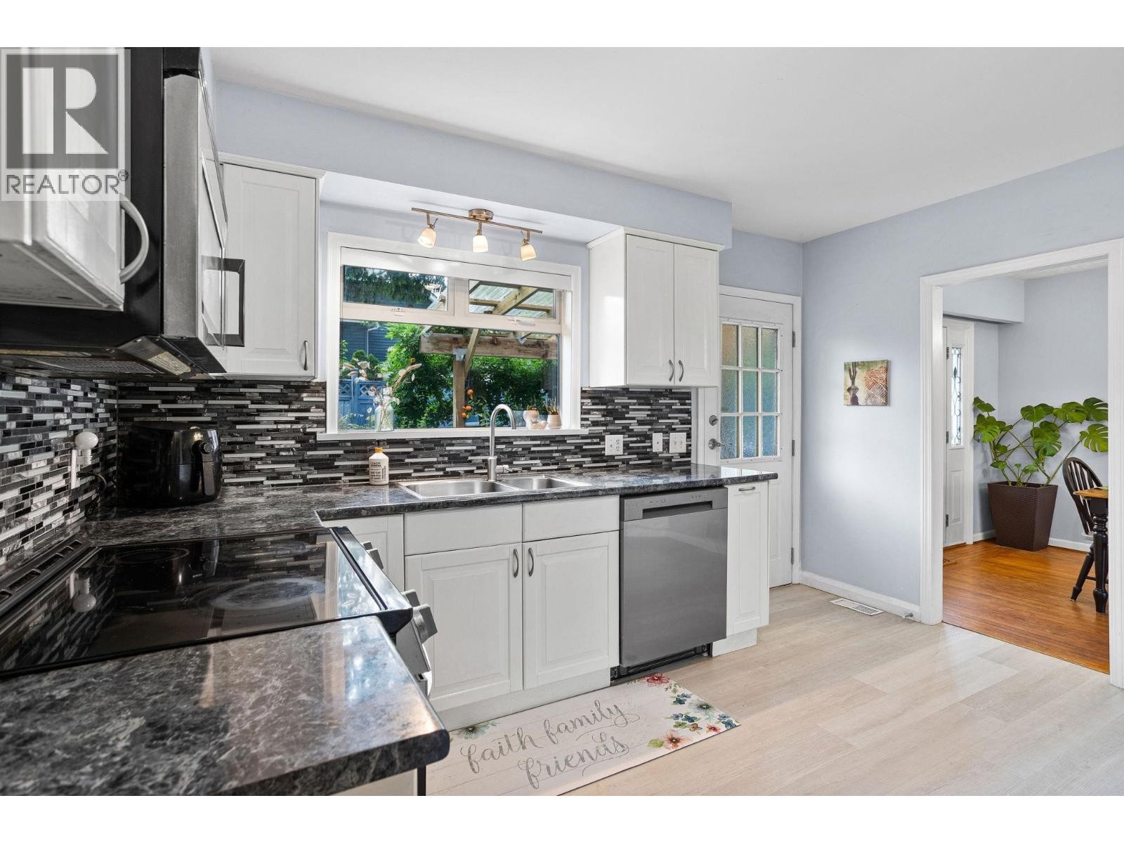 












3020 THORNCLIFFE DRIVE

,
North Vancouver,




British Columbia
V7R2T1

