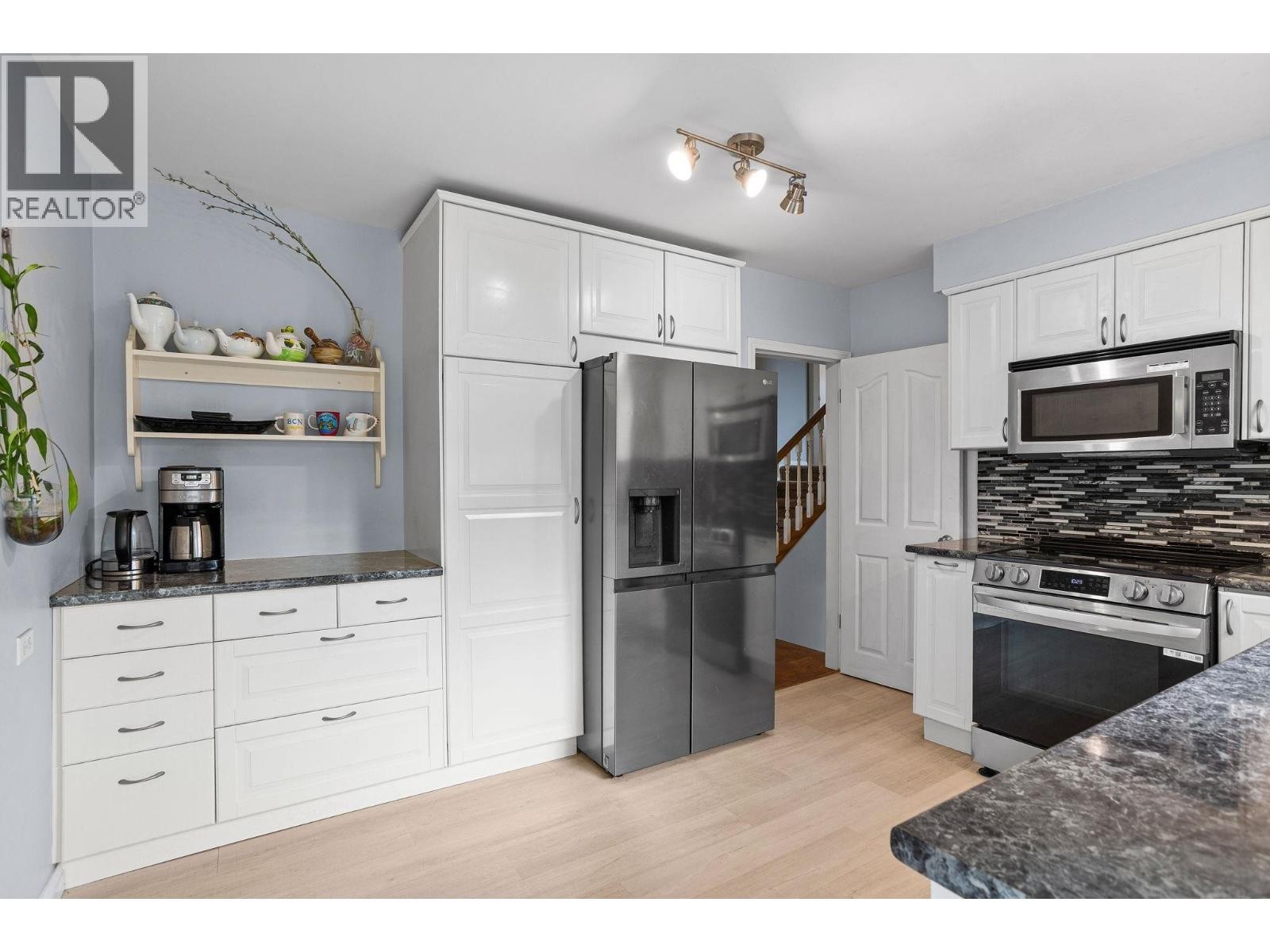 












3020 THORNCLIFFE DRIVE

,
North Vancouver,




British Columbia
V7R2T1

