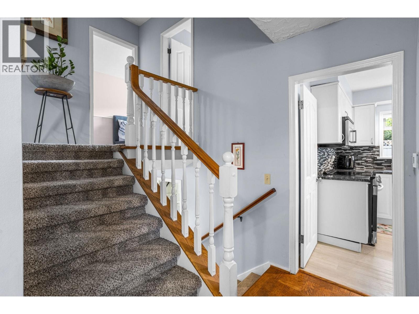 












3020 THORNCLIFFE DRIVE

,
North Vancouver,




British Columbia
V7R2T1

