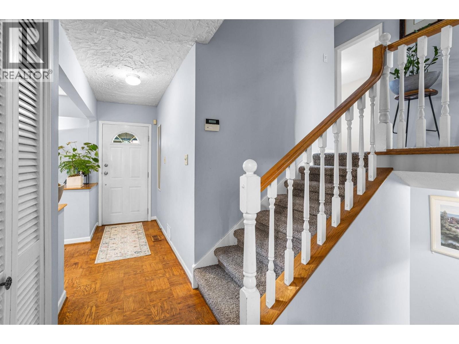 












3020 THORNCLIFFE DRIVE

,
North Vancouver,




British Columbia
V7R2T1

