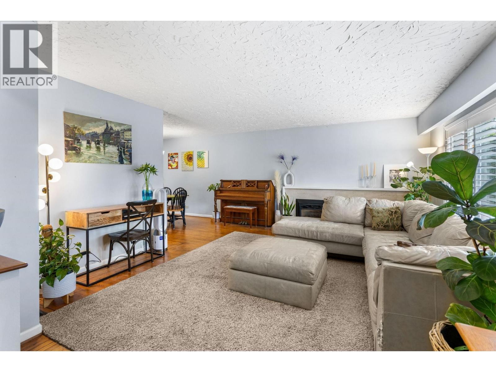 












3020 THORNCLIFFE DRIVE

,
North Vancouver,




British Columbia
V7R2T1


