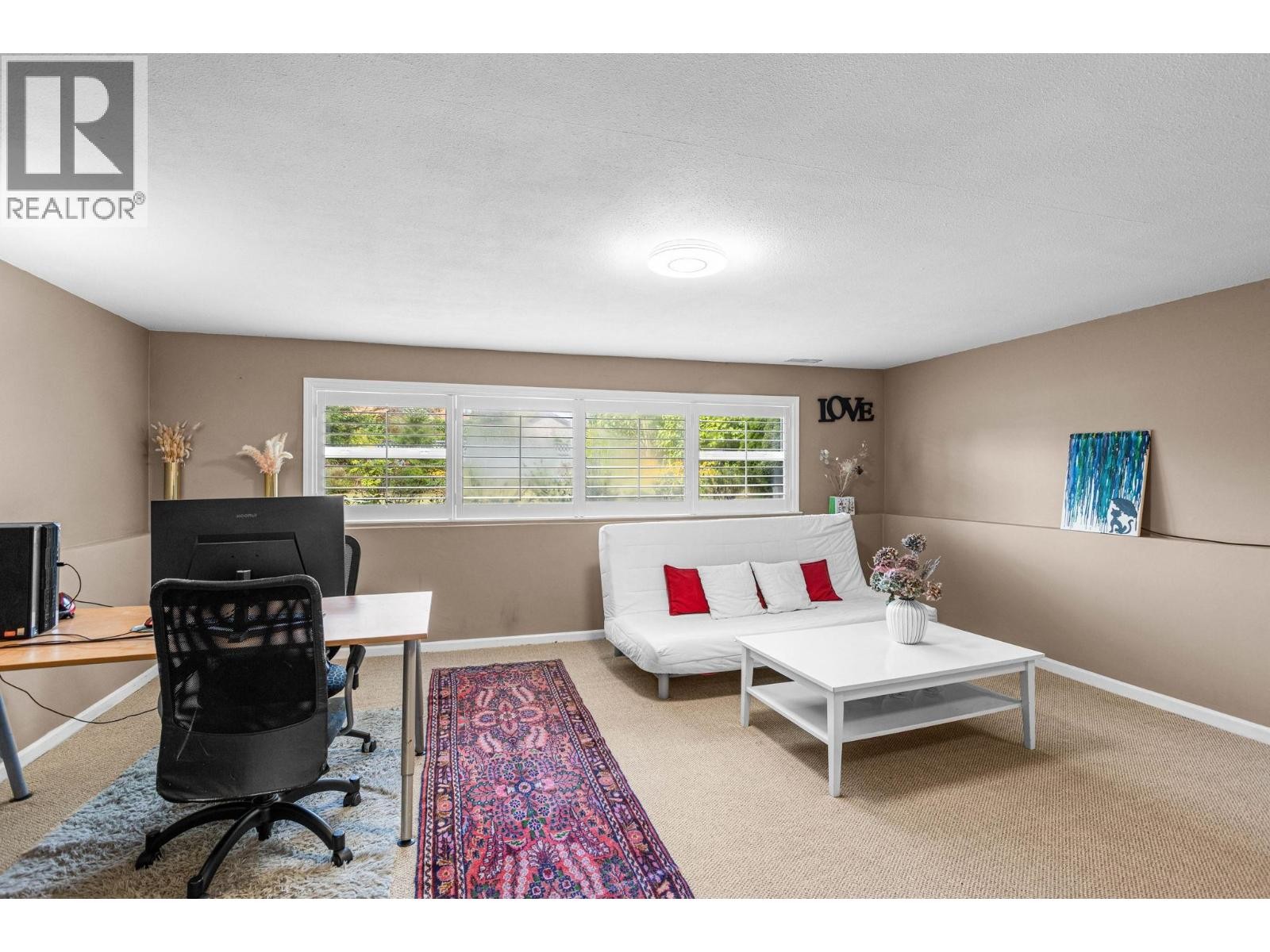 












3020 THORNCLIFFE DRIVE

,
North Vancouver,




British Columbia
V7R2T1

