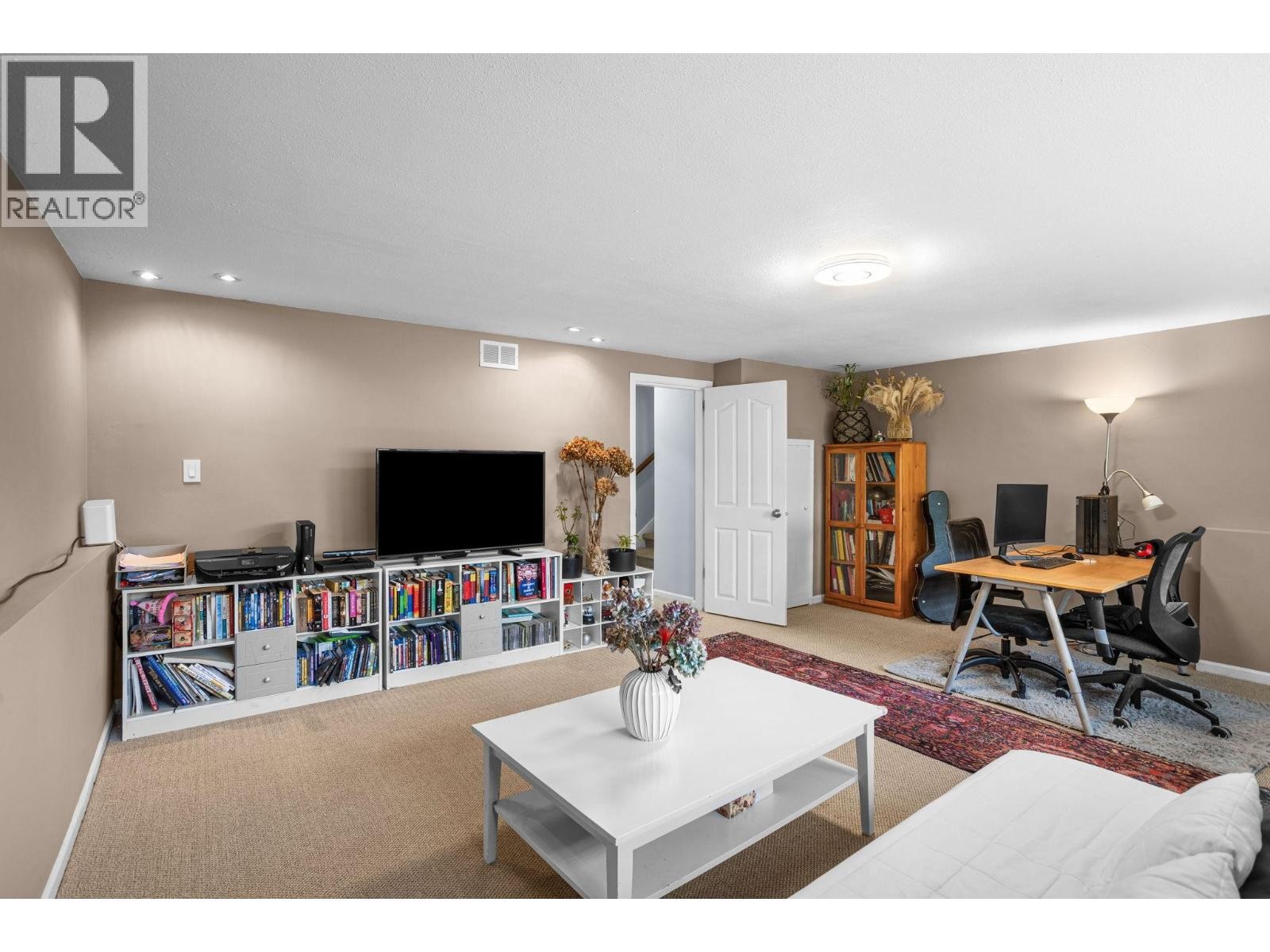 












3020 THORNCLIFFE DRIVE

,
North Vancouver,




British Columbia
V7R2T1

