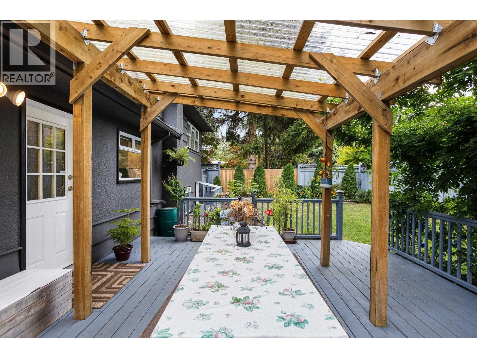 












3020 THORNCLIFFE DRIVE

,
North Vancouver,




British Columbia
V7R2T1

