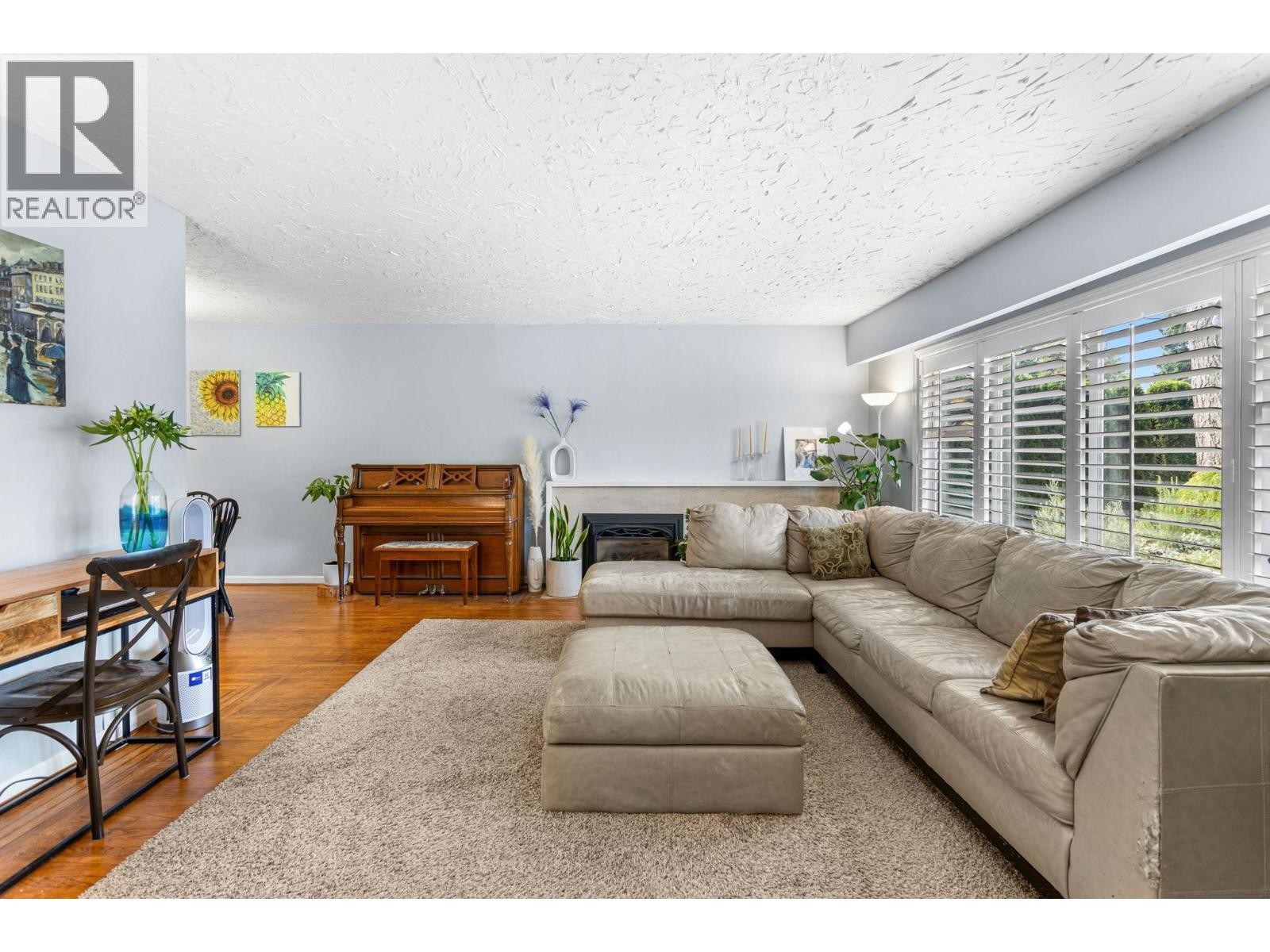 












3020 THORNCLIFFE DRIVE

,
North Vancouver,




British Columbia
V7R2T1

