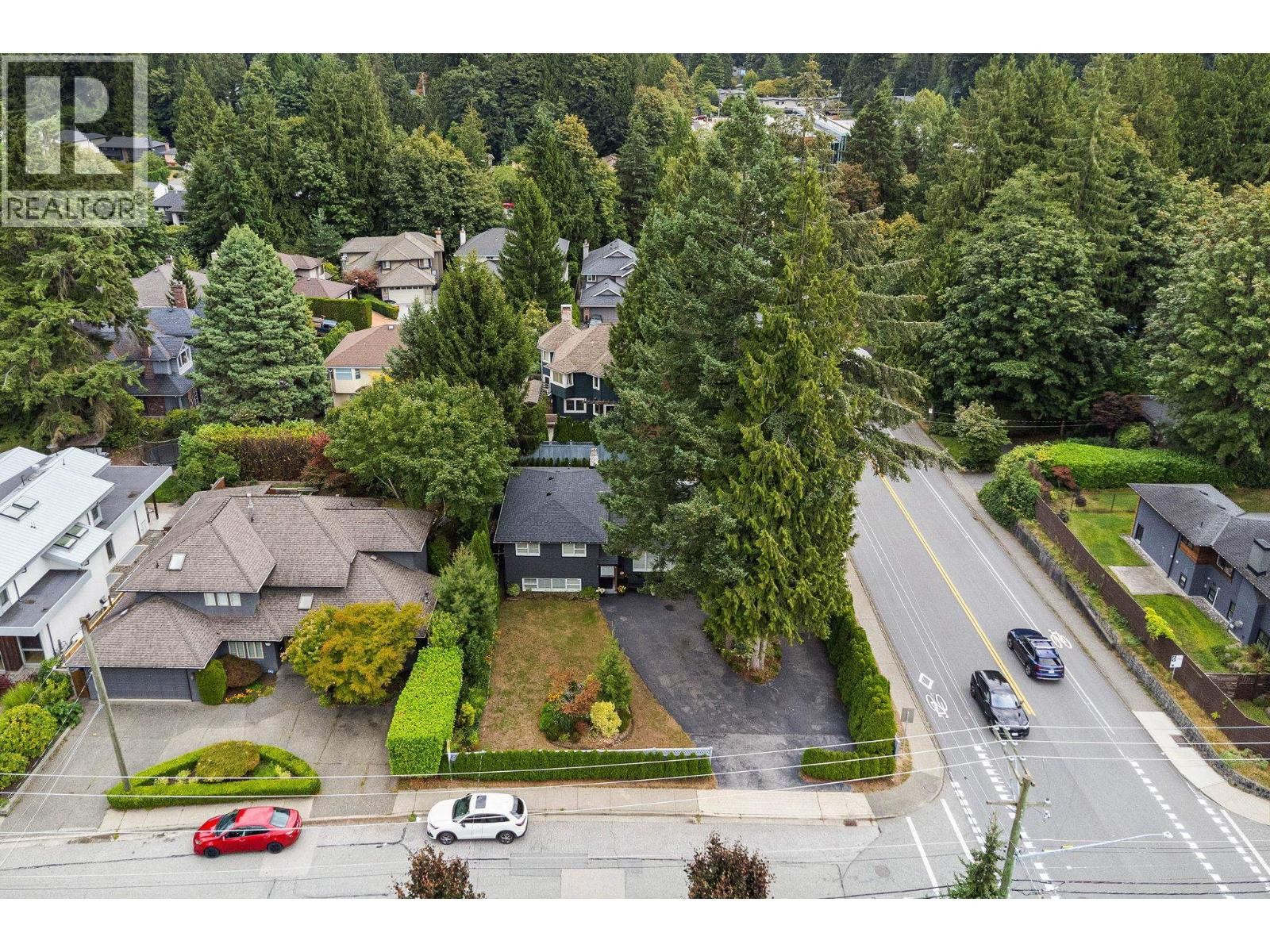 












3020 THORNCLIFFE DRIVE

,
North Vancouver,




British Columbia
V7R2T1

