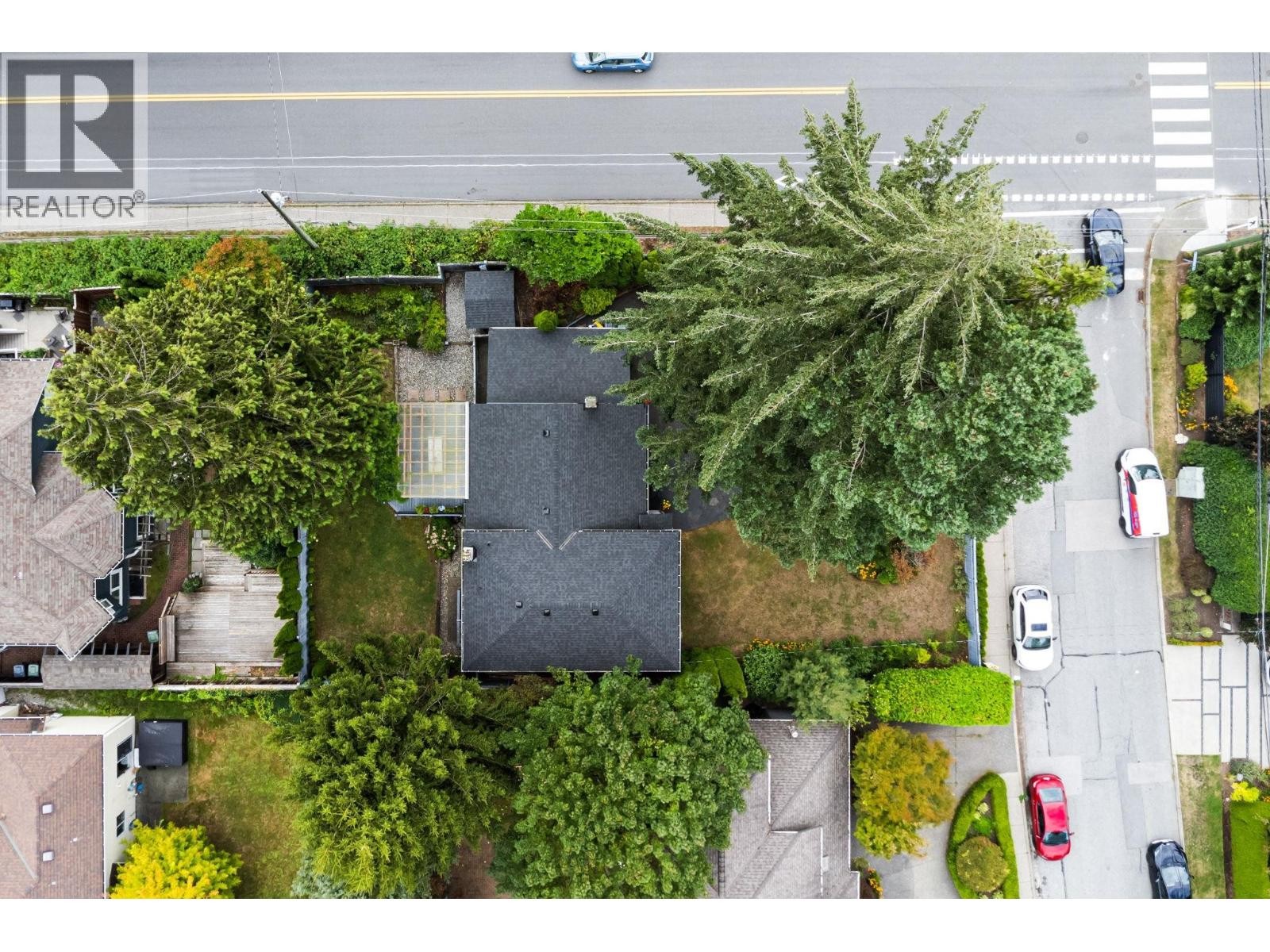 












3020 THORNCLIFFE DRIVE

,
North Vancouver,




British Columbia
V7R2T1

