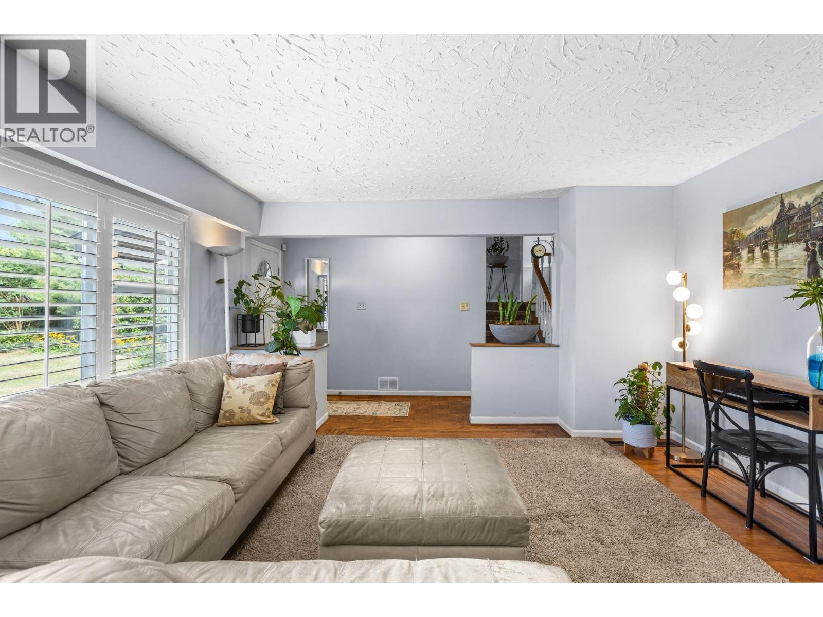 












3020 THORNCLIFFE DRIVE

,
North Vancouver,




British Columbia
V7R2T1

