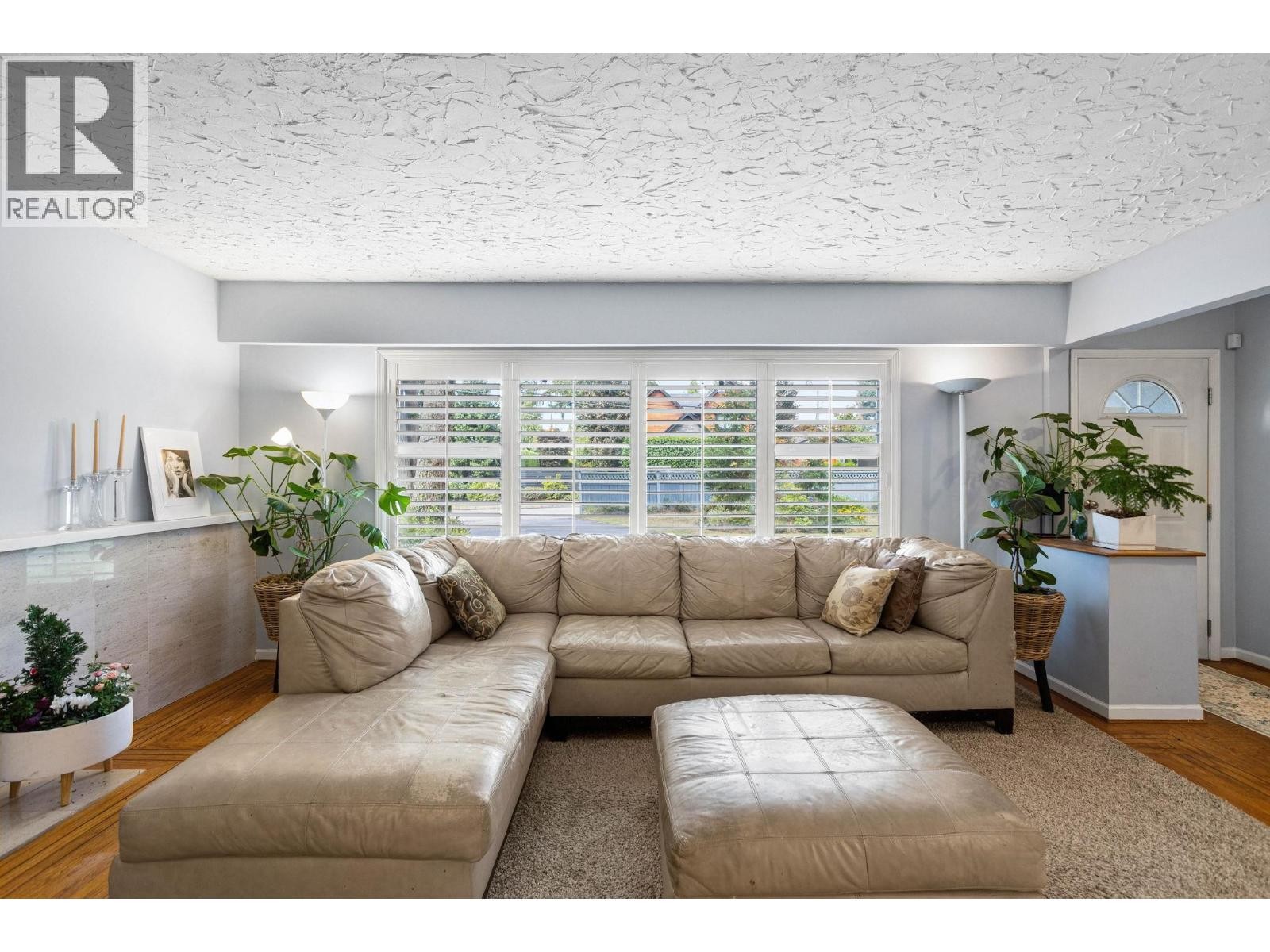 












3020 THORNCLIFFE DRIVE

,
North Vancouver,




British Columbia
V7R2T1


