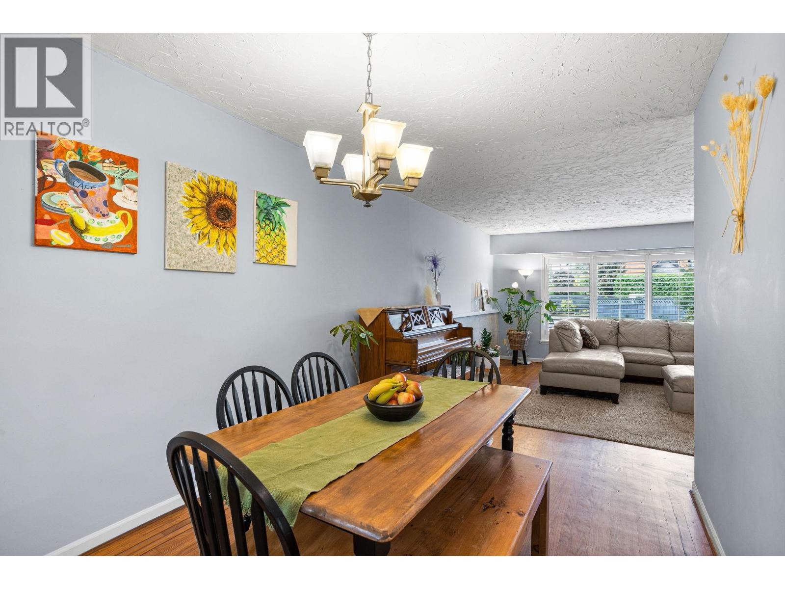 












3020 THORNCLIFFE DRIVE

,
North Vancouver,




British Columbia
V7R2T1

