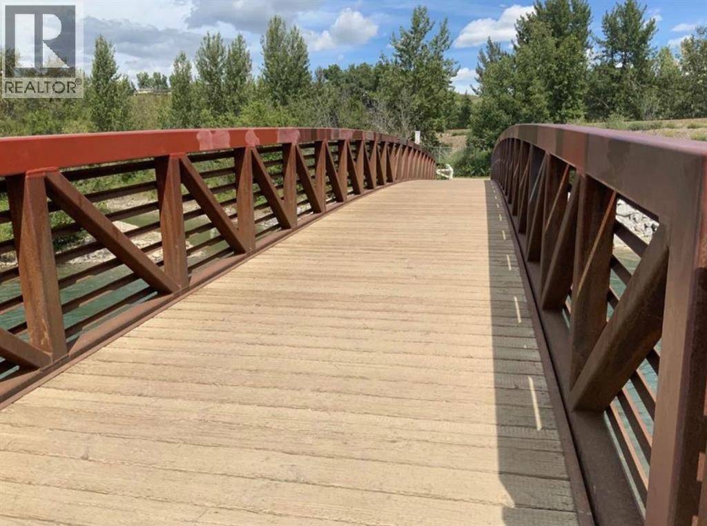 












328 Silver Crest Drive NW

,
Calgary,







Alberta
T3B2Y2

