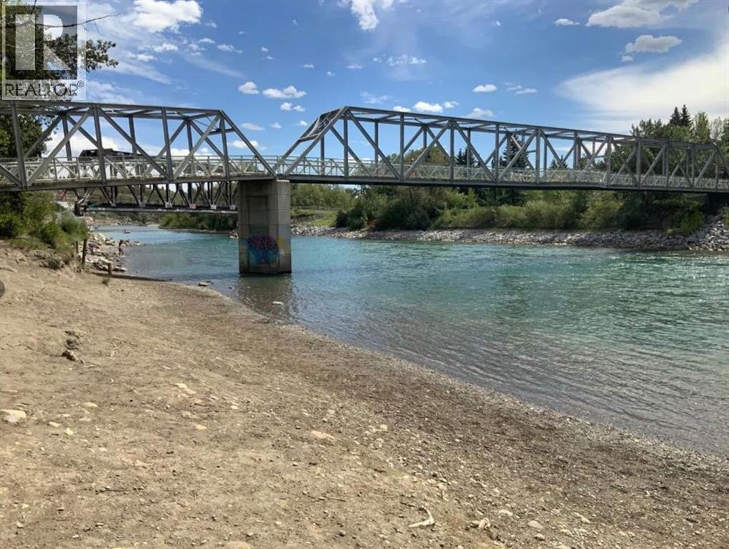 












328 Silver Crest Drive NW

,
Calgary,







Alberta
T3B2Y2

