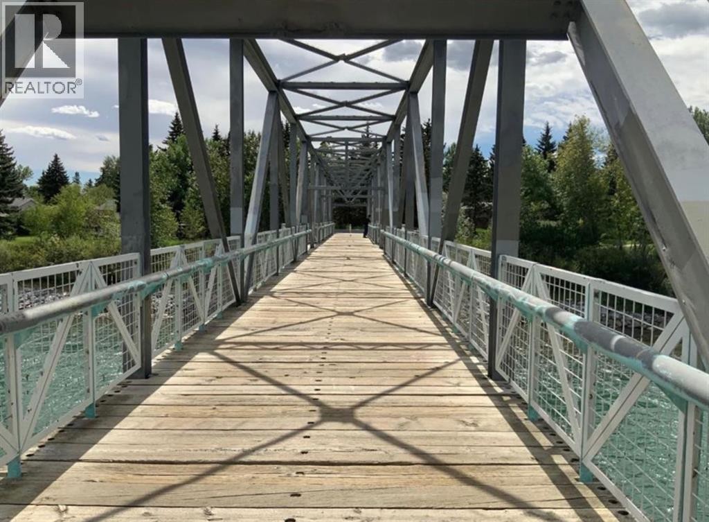 












328 Silver Crest Drive NW

,
Calgary,







Alberta
T3B2Y2

