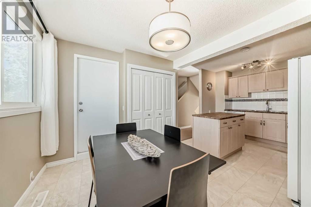 












6911 Ranchero Road NW

,
Calgary,




Alberta
T3J1J6

