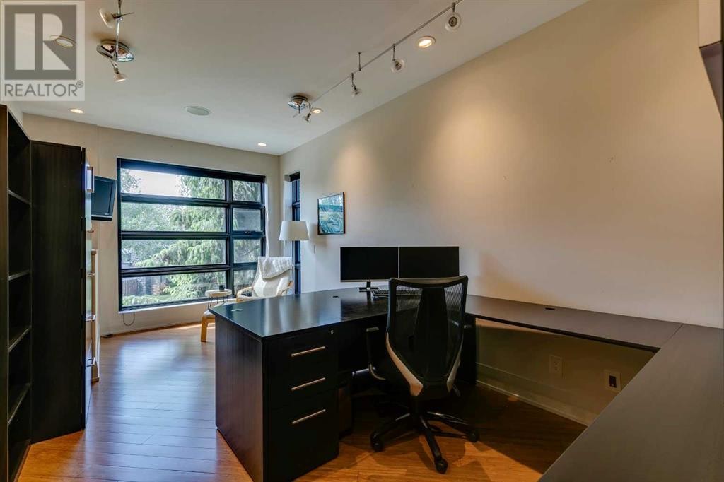 












5448 Bannerman Drive NW

,
Calgary,




Alberta
T2L1W2

