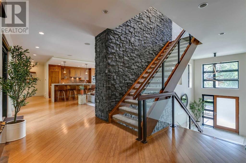 












5448 Bannerman Drive NW

,
Calgary,




Alberta
T2L1W2

