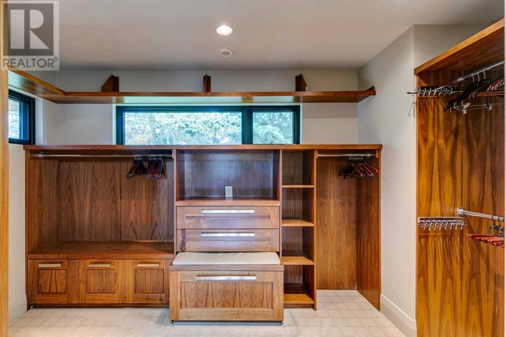 












5448 Bannerman Drive NW

,
Calgary,




Alberta
T2L1W2

