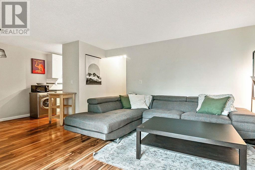 












7, 1607 26 Avenue SW

,
Calgary,




Alberta
T2T1C7

