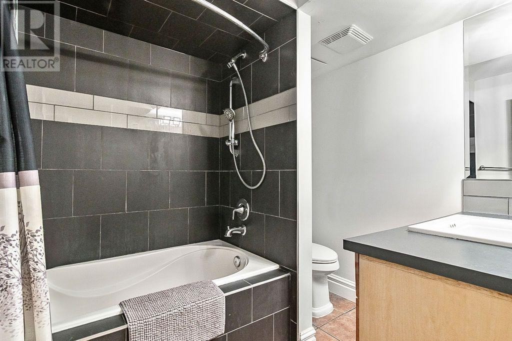 












7, 1607 26 Avenue SW

,
Calgary,




Alberta
T2T1C7

