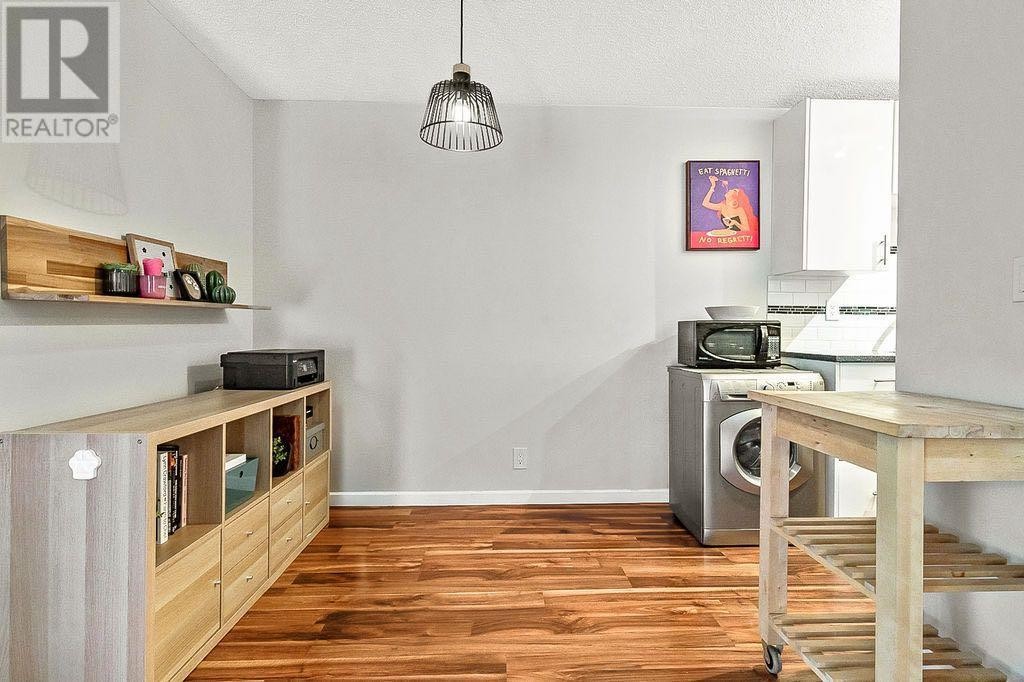 












7, 1607 26 Avenue SW

,
Calgary,




Alberta
T2T1C7

