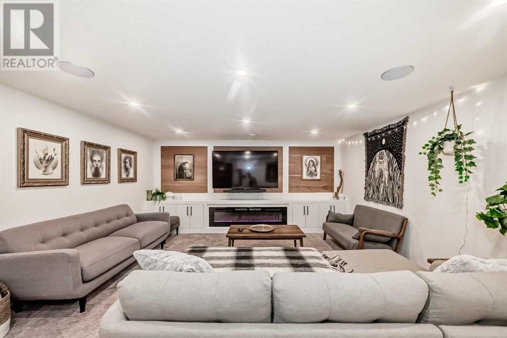 












4719 Charleswood Drive NW

,
Calgary,




Alberta
T2L2E6

