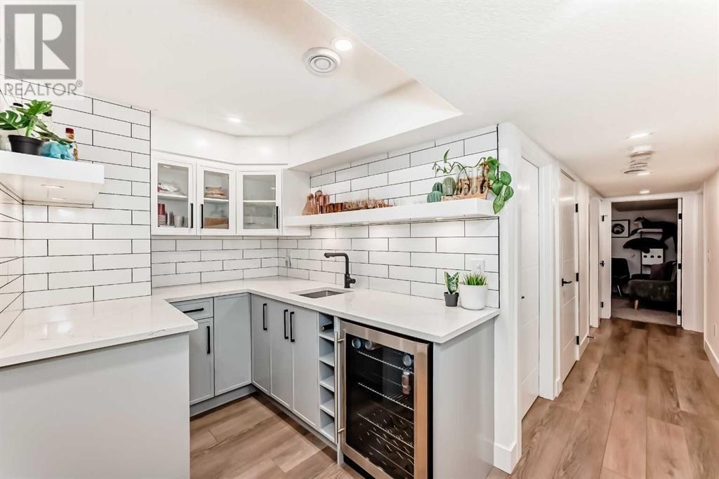 












4719 Charleswood Drive NW

,
Calgary,




Alberta
T2L2E6

