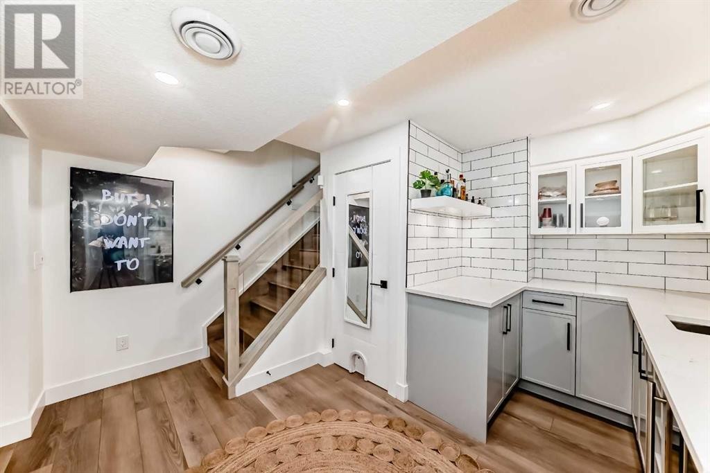 












4719 Charleswood Drive NW

,
Calgary,




Alberta
T2L2E6

