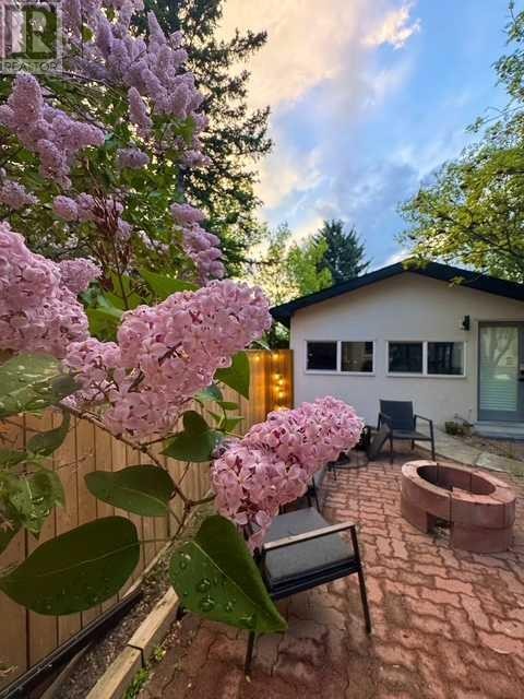 












4719 Charleswood Drive NW

,
Calgary,




Alberta
T2L2E6

