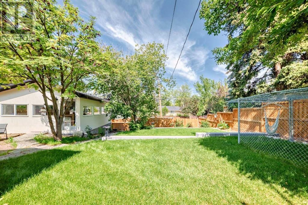 












4719 Charleswood Drive NW

,
Calgary,




Alberta
T2L2E6

