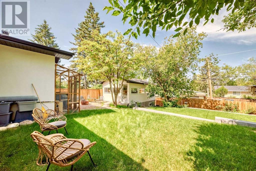 












4719 Charleswood Drive NW

,
Calgary,




Alberta
T2L2E6

