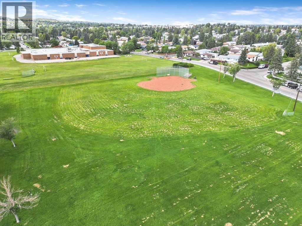 












12 Huntley Close NE

,
Calgary,




Alberta
T2K4Z3

