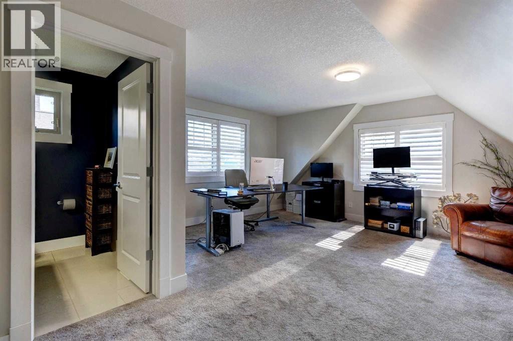 












152 Mike Ralph Way SW

,
Calgary,




Alberta
T3E7P2

