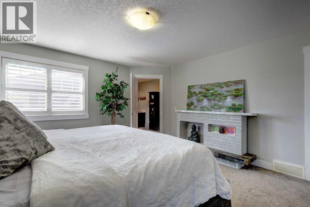












152 Mike Ralph Way SW

,
Calgary,




Alberta
T3E7P2

