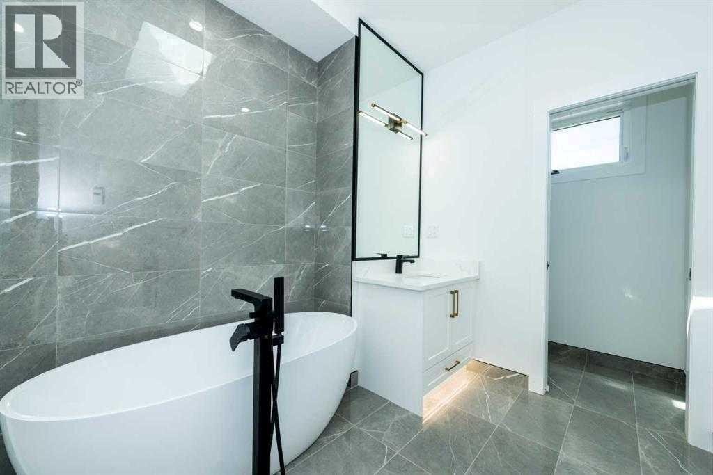 












105 Hartford Road NW

,
Calgary,




Alberta
T2K2A7

