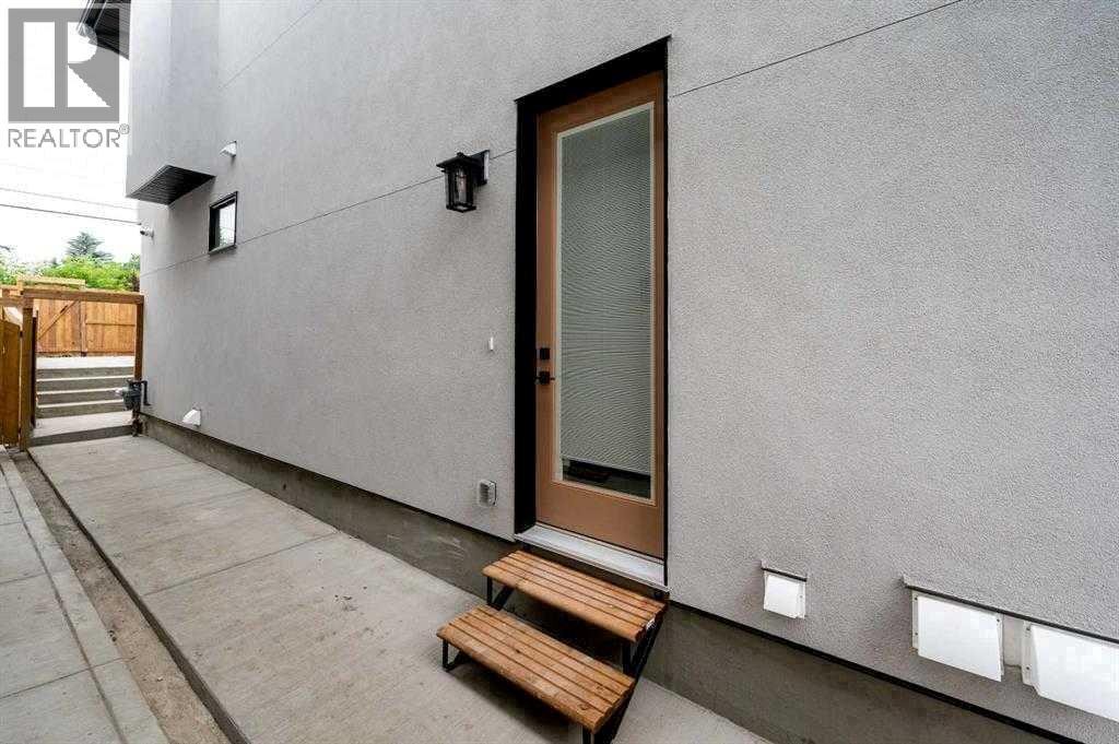 












105 Hartford Road NW

,
Calgary,




Alberta
T2K2A7

