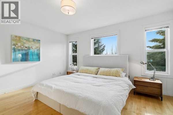 












2405 Sorrel Mews SW

,
Calgary,




Alberta
T2T6G5

