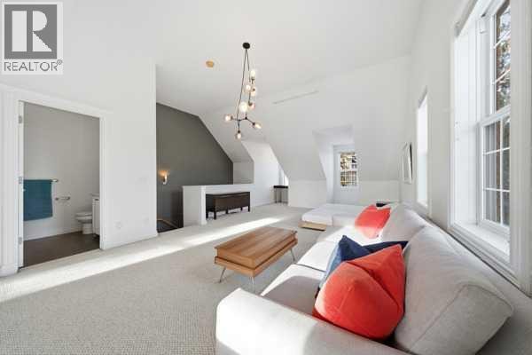 












2405 Sorrel Mews SW

,
Calgary,




Alberta
T2T6G5

