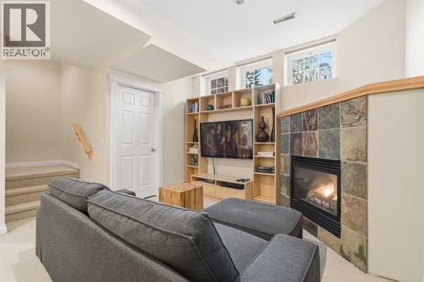 












2405 Sorrel Mews SW

,
Calgary,




Alberta
T2T6G5

