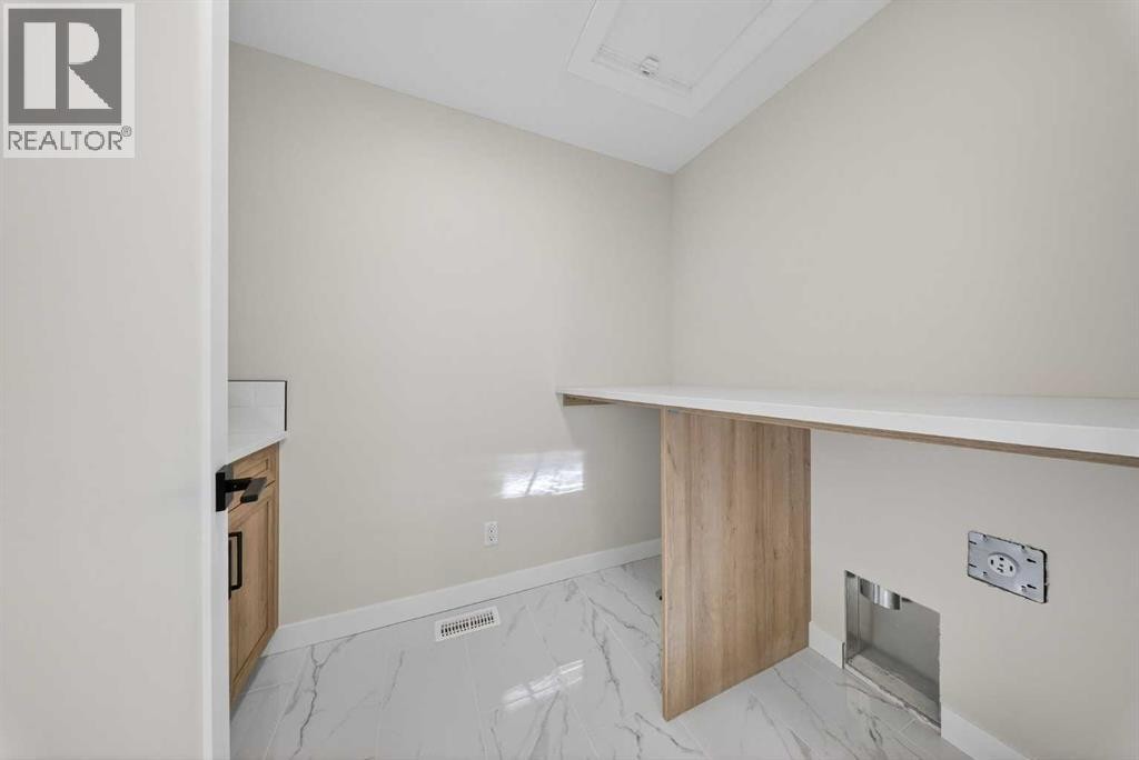 












298 Kinniburgh Loop

,
Chestermere,




Alberta
T1X3C3

