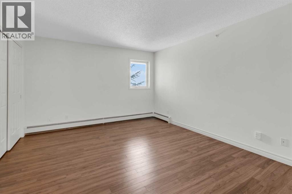 












206, 3206 Hawksbrow Point NW

,
Calgary,




Alberta
T3G4C9

