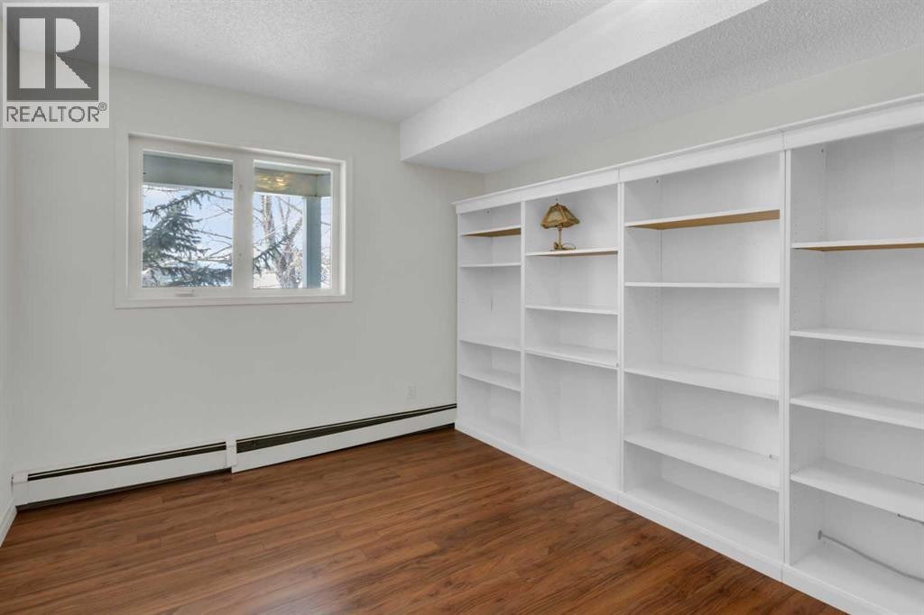 












206, 3206 Hawksbrow Point NW

,
Calgary,




Alberta
T3G4C9

