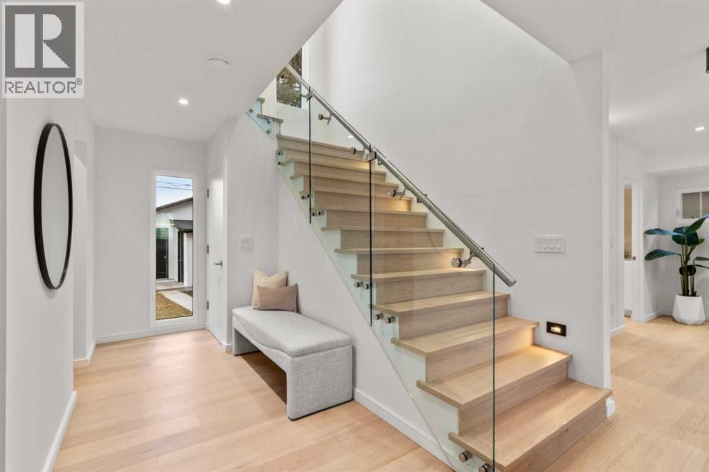 












3531 Spruce Drive SW

,
Calgary,




Alberta
T3C3A5

