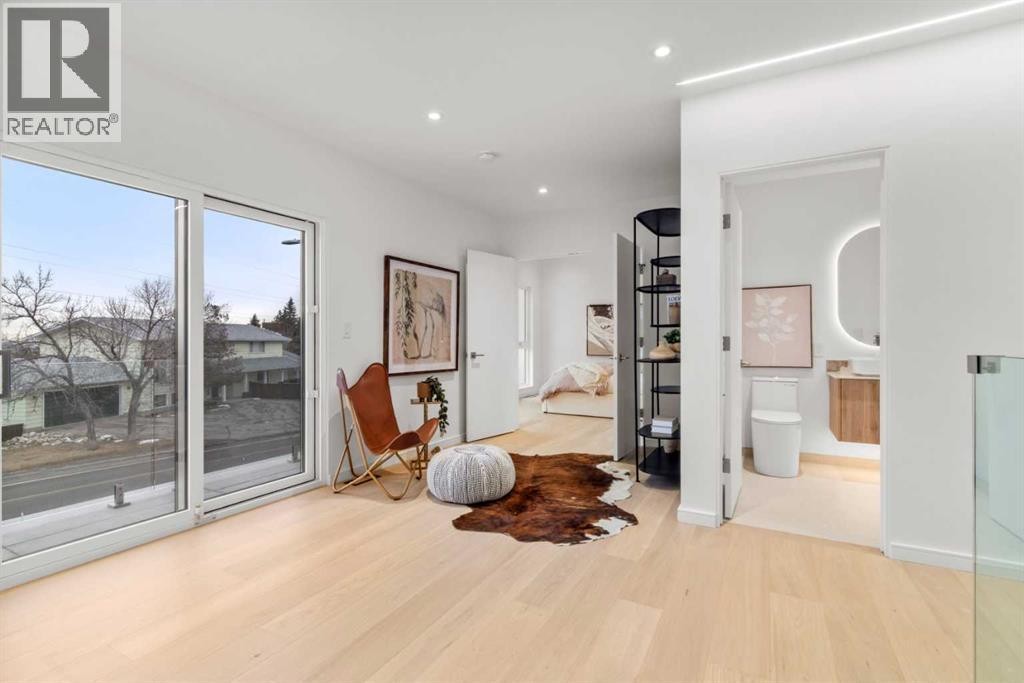 












3531 Spruce Drive SW

,
Calgary,




Alberta
T3C3A5

