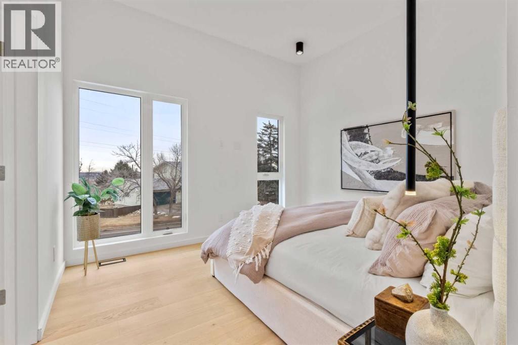 












3531 Spruce Drive SW

,
Calgary,




Alberta
T3C3A5

