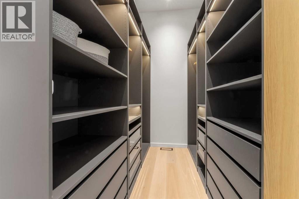 












3531 Spruce Drive SW

,
Calgary,




Alberta
T3C3A5

