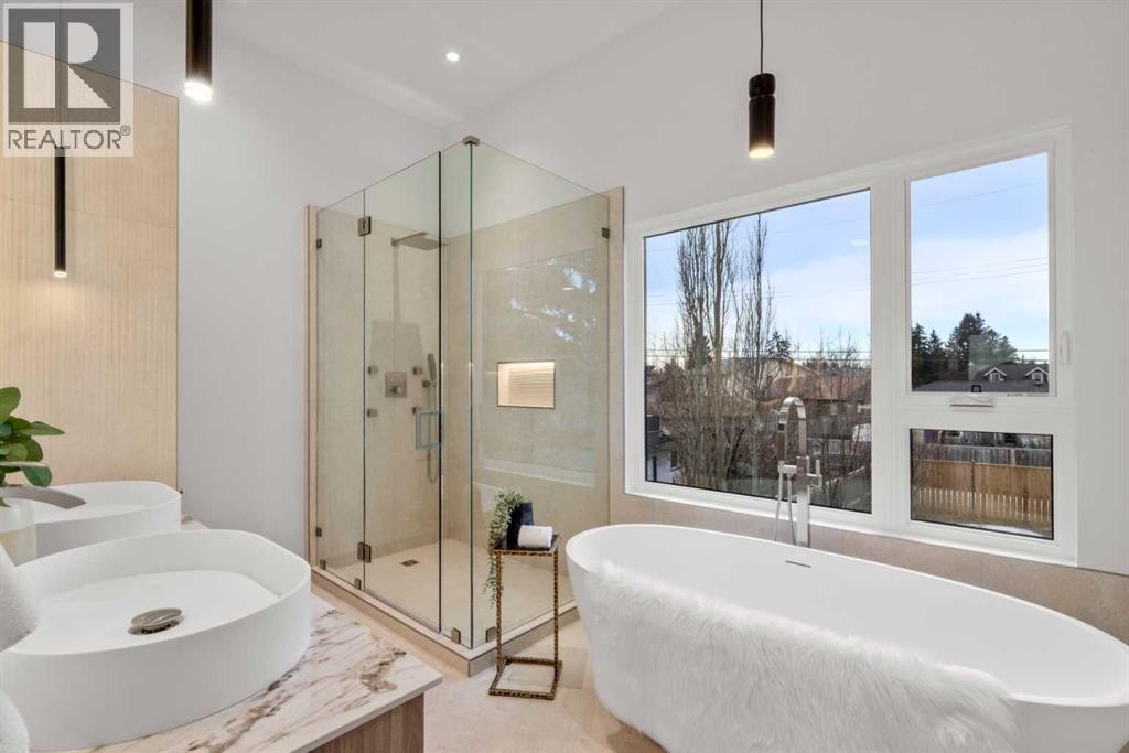 












3531 Spruce Drive SW

,
Calgary,




Alberta
T3C3A5

