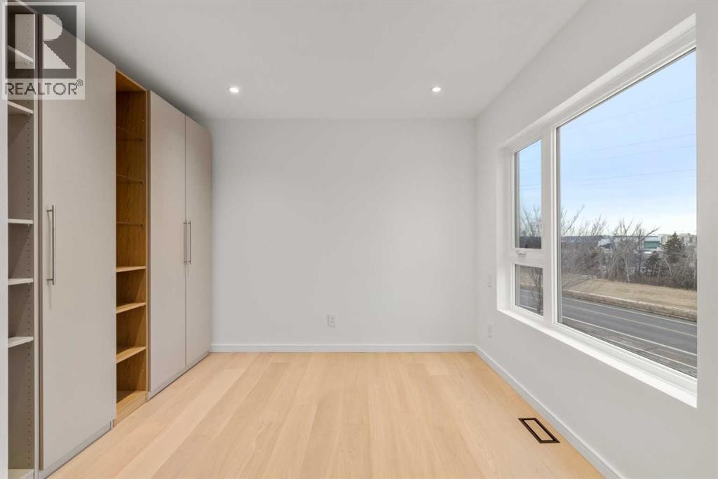 












3531 Spruce Drive SW

,
Calgary,




Alberta
T3C3A5

