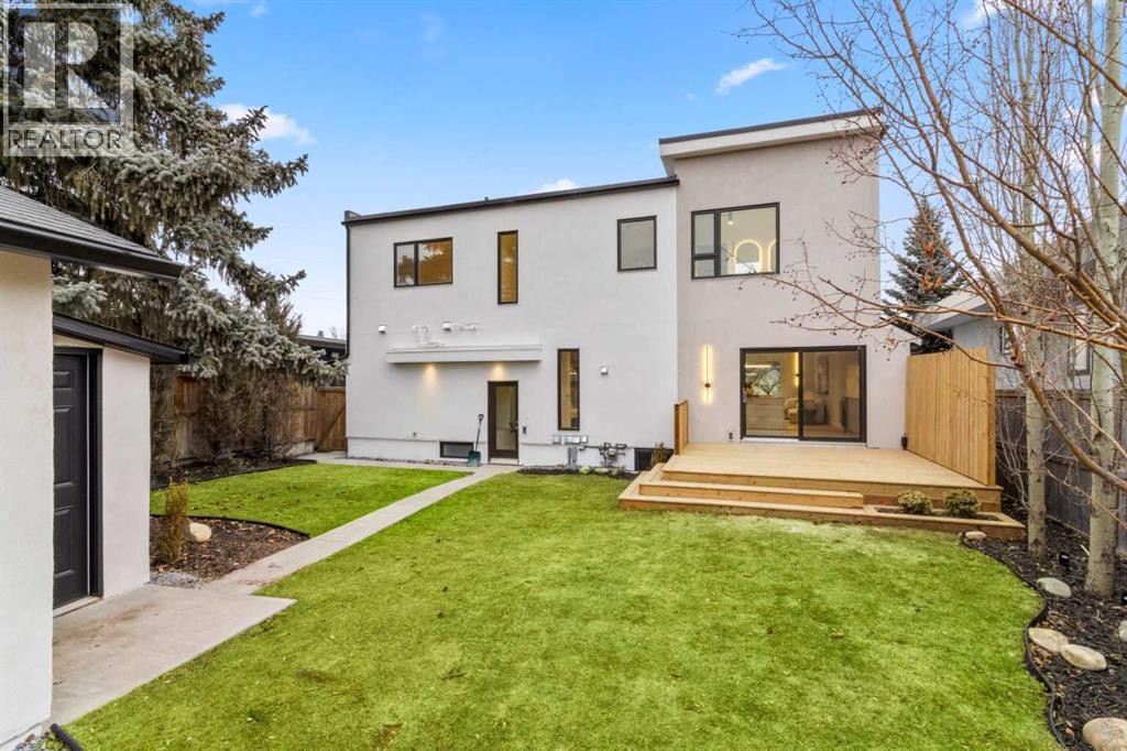 












3531 Spruce Drive SW

,
Calgary,




Alberta
T3C3A5

